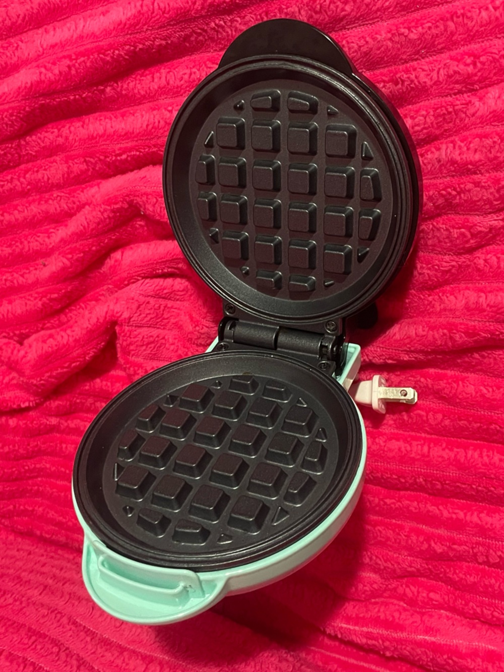Mini Waffle Maker - Picture 2 of 3